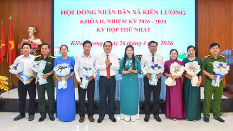 HĐND xã Kiên Lương bầu các chức danh chủ chốt của HĐND và UBND
