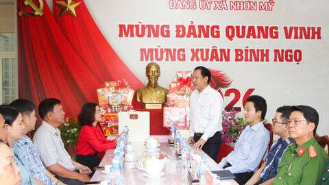 Giám đốc Sở Y tế tỉnh An Giang Trần Quang Hiền chúc tết xã Nhơn Mỹ