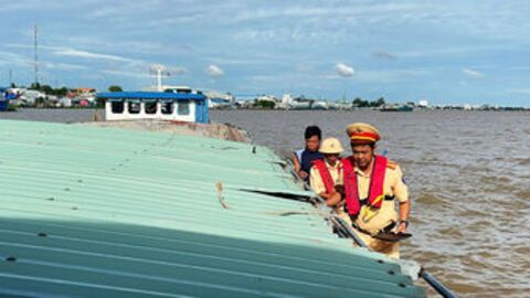 Giữ bình yên trên sông nước