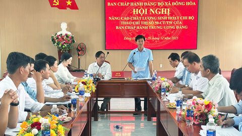 Chi bộ sinh hoạt điểm ở xã Đông Hòa