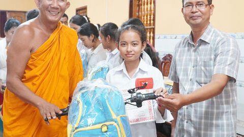 Bế giảng khóa học chữ Khmer hè tại chùa Prey Veng