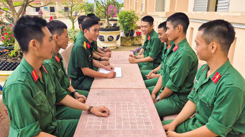 Chắt chiu phụ cấp gửi về gia đình