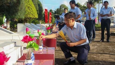 VNPT An Giang tri ân 38 liệt sĩ ngành Bưu điện đường dây T70