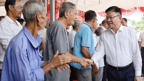 Phó Thủ tướng Chính phủ Lê Thành Long dự Ngày hội Đại đoàn kết toàn dân tộc, tại xã Châu Thành