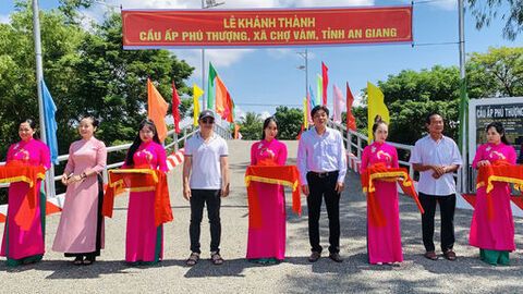 Xã Chợ Vàm khánh thành cầu ấp Phú Thượng
