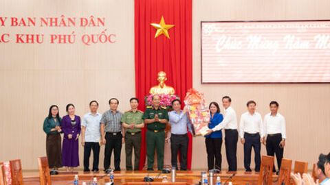 Chủ tịch UBND tỉnh An Giang Hồ Văn Mừng thăm, chúc Tết Bộ Tư lệnh Vùng Cảnh sát biển 4 và Đảng bộ, chính quyền, Nhân dân đặc khu Phú Quốc