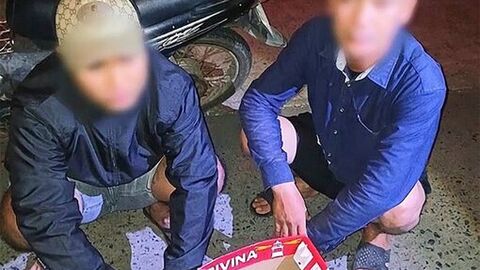 Phạt hành chính hai người phát tờ rơi quảng cáo cho vay tiền góp