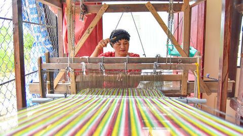 Thổ cẩm Chăm, từ khung dệt đến sản phẩm du lịch 