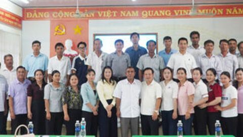 Bế giảng lớp bồi dưỡng kiến thức dân tộc tại Cô Tô và Ba Chúc