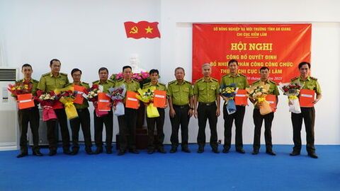 Chi cục Kiểm lâm tỉnh An Giang trao quyết định thành lập các phòng và đơn vị trực thuộc 