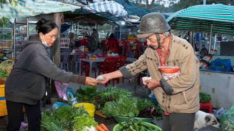 Những chợ “độc nhất vô nhị” ở miền Tây