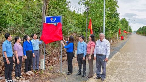 Tuổi trẻ An Giang chung sức xây dựng nông thôn mới tại Giang Thành 