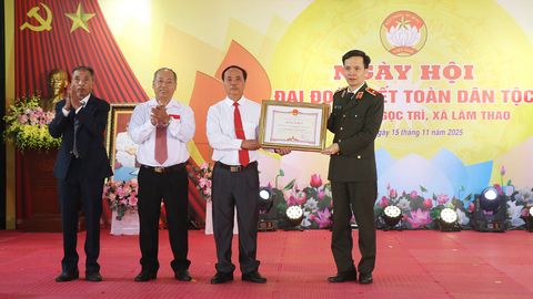 Giám đốc Công an tỉnh Bùi Duy Hưng dự Ngày hội Đại đoàn kết toàn dân tộc tại xã Lâm Thao