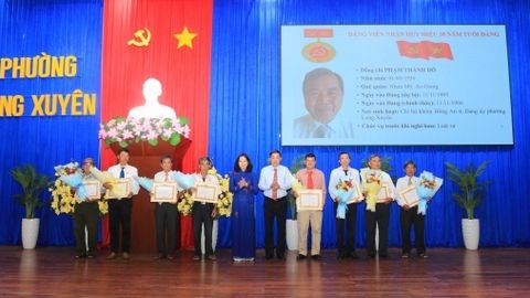 Phường Long Xuyên kỷ niệm 80 năm Cách mạng Tháng Tám thành công và Quốc khánh 2/9 