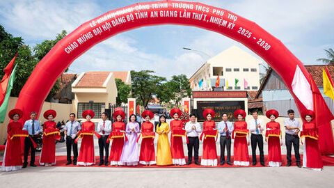 Khánh thành Trường Trung học cơ sở Phú Thọ chào mừng Đại hội Đảng bộ tỉnh An Giang