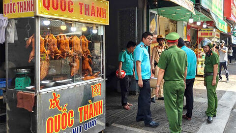 Ra quân lập lại trật tự đô thị trên địa bàn phường Rạch Giá