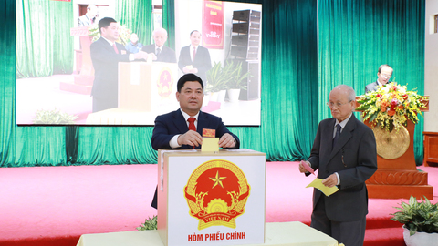 Bí thư Tỉnh ủy Nguyễn Hồng Thái dự khai mạc, bỏ phiếu bầu cử tại phường Bắc Giang