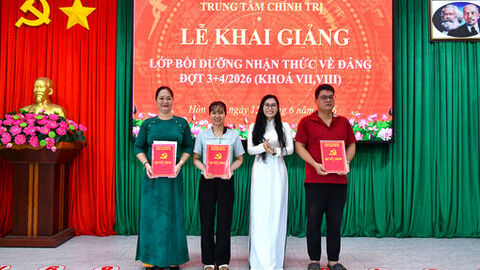 110 học viên tham gia lớp bồi dưỡng nhận thức về Đảng tại xã Hòn Đất