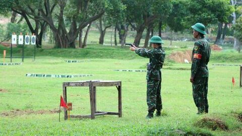 Trung đoàn 20 kiểm tra bắn súng đối với sĩ quan và quân nhân chuyên nghiệp