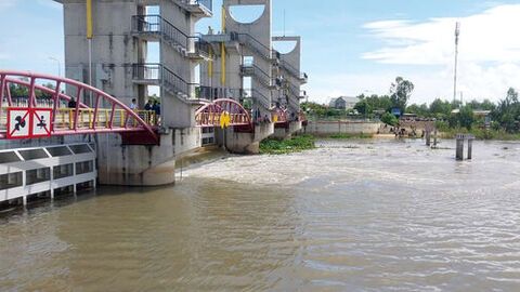 An Giang xả lũ cống Tha La và Trà Sư, bảo vệ sản xuất vùng tứ giác Long Xuyên