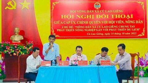 Đối thoại với cán bộ, hội viên nông dân xã Cù Lao Giêng