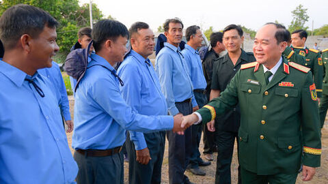Thiếu tướng Nguyễn Văn Ngành thăm, động viên cán bộ, chiến sĩ Đội K92 làm nhiệm vụ tại Campuchia
