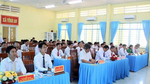 Hội đồng nhân dân xã Vĩnh An thông qua nhiều nghị quyết