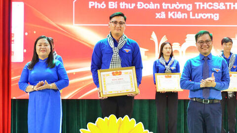 Việc gì khó có thanh niên