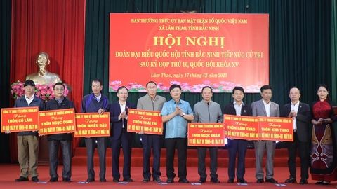 Xã Lâm Thao: Tiếp nhận máy tính, máy in và hỗ trợ đồng bào vùng lũ miền Trung, Tây Nguyên