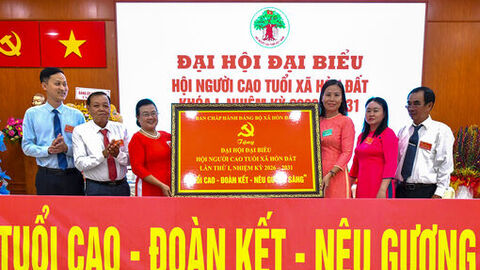 Bà Phạm Hồng Gái giữ chức Chủ tịch Hội Người cao tuổi xã Hòn Đất nhiệm kỳ 2026 - 2031