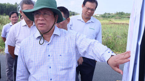 Chủ tịch UBND tỉnh An Giang Hồ Văn Mừng khảo sát tại khu công nghiệp Thạnh Lộc