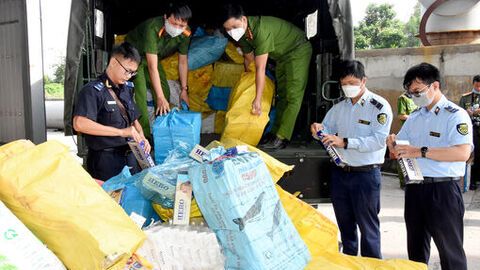 An Giang tiêu hủy tập trung hơn 383.000 bao thuốc lá nhập lậu