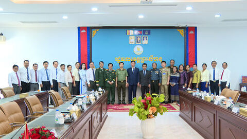 Phó Chủ tịch UBND tỉnh An Giang Lê Văn Phước thăm, chúc Tết Chôl Chnăm Thmây tại Preah Sihanouk 