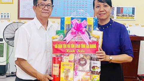 Sở Dân tộc và Tôn giáo tỉnh An Giang thăm, tặng quà Hội Tương tế người Hoa