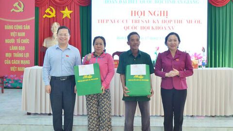 Đại biểu Quốc hội tỉnh An Giang tiếp xúc cử tri xã Bình Giang