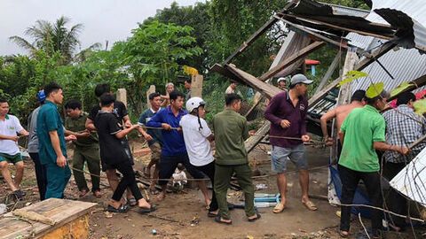 Sạt lở ảnh hưởng 13 căn nhà ở xã biên giới Phú Hữu