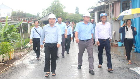 Phó Chủ tịch UBND tỉnh An Giang Lê Trung Hồ kiểm tra tình hình giải ngân vốn đầu tư công