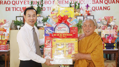 Phó Bí thư Thường trực Tỉnh ủy, Chủ tịch HĐND tỉnh An Giang Nguyễn Thanh Nhàn thăm cơ sở thờ tự tại phường Rạch Giá và Hà Tiên 