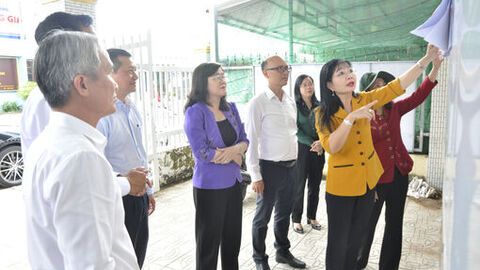 Phó Bí thư Tỉnh ủy Trần Thị Thanh Hương kiểm tra công tác bầu cử tại Thạnh Đông và Tân Hiệp