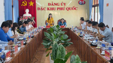 Đồng chí Trần Thị Thanh Hương làm việc với Đảng ủy đặc khu Phú Quốc về công tác hỗ trợ chuẩn bị Hội nghị APEC 2027