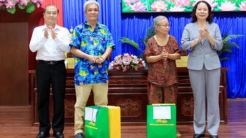 Phó Chủ tịch nước Võ Thị Ánh Xuân tiếp xúc cử tri An Giang 