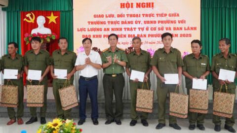 Thường trực Đảng ủy, UBND phường Hà Tiên đối thoại với lực lượng an ninh trật tự ở cơ sở