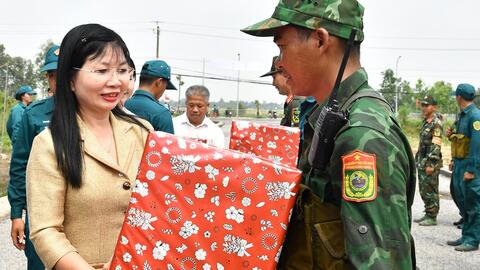 Phó Bí thư Tỉnh ủy Trần Thị Thanh Hương dự diễn tập chiến đấu phòng thủ xã Giang Thành