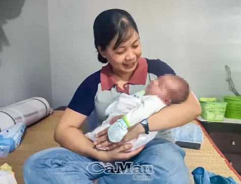 Bé trai gần 1 tháng tuổi bị bỏ rơi trước cổng nhà dân ở xã Vĩnh Lộc