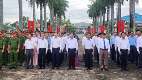 Lãnh đạo 3 xã viếng Nghĩa trang liệt sĩ xã Tân Hiệp