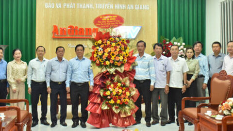 Chủ tịch UBND tỉnh An Giang Hồ Văn Mừng chúc mừng Báo và Phát thanh - Truyền hình An Giang nhân Ngày Báo chí Cách mạng Việt Nam
