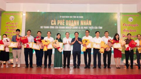 Chủ tịch UBND tỉnh An Giang Hồ Văn Mừng chủ trì chương trình “Cà phê doanh nhân” tháng 1/2026