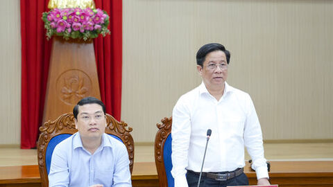 Chủ tịch UBND tỉnh An Giang Hồ Văn Mừng nghe báo cáo tiến độ công trình, dự án phục vụ APEC 2027