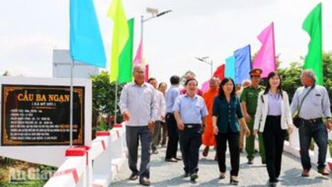 Quê hương anh hùng Mỹ Đức vững bước đi lên