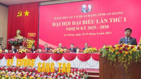 Chú trọng xây dựng Đảng vững về tư tưởng